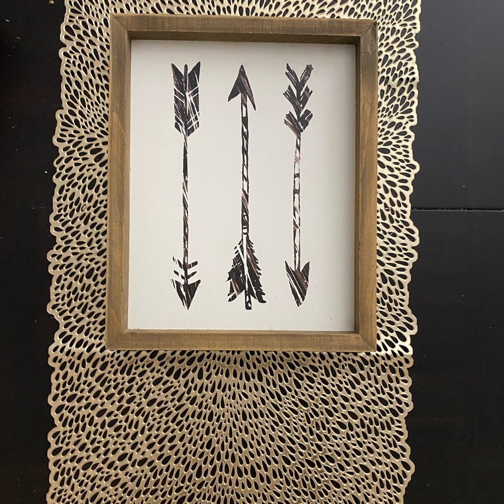 Wall Decor - Arrow Sign